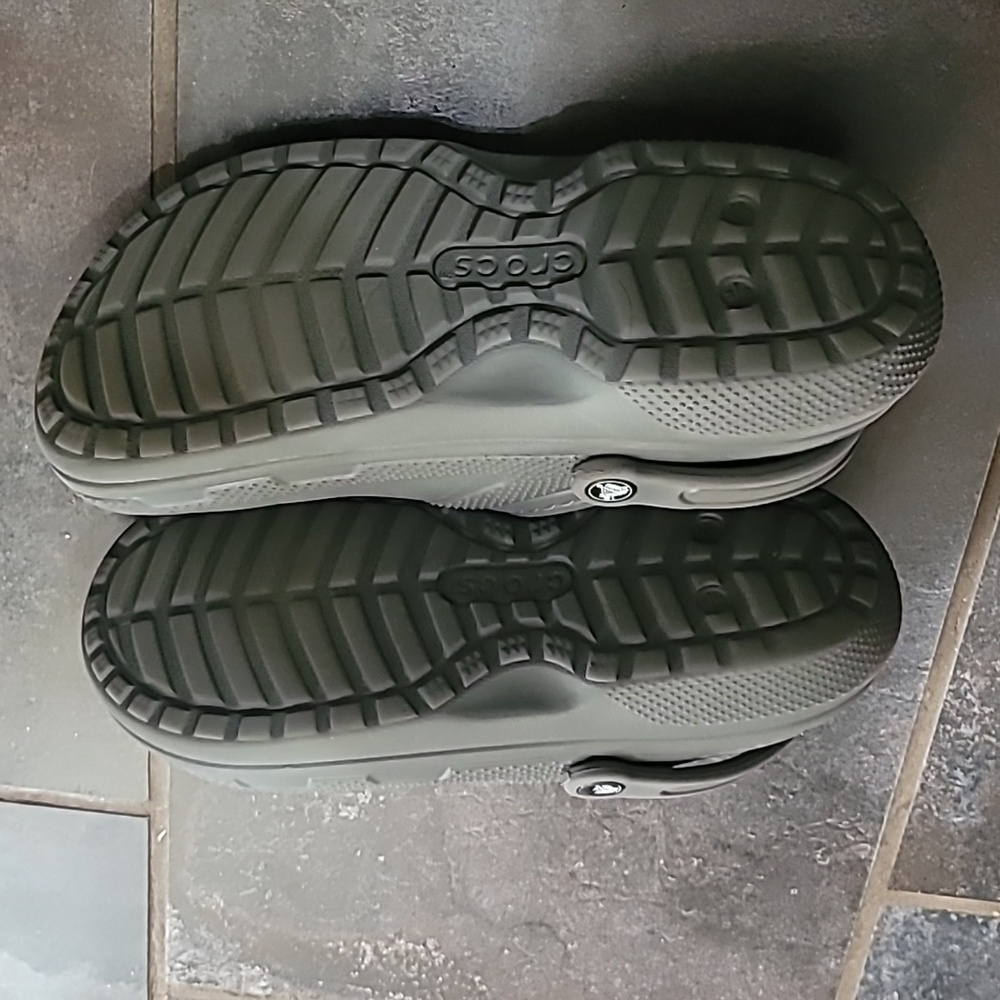 Classic Crocs Lined Fuzzy Warm Grey Charcoal Size 8 Women & 10 men's Slip Ons - Picture 5 of 7